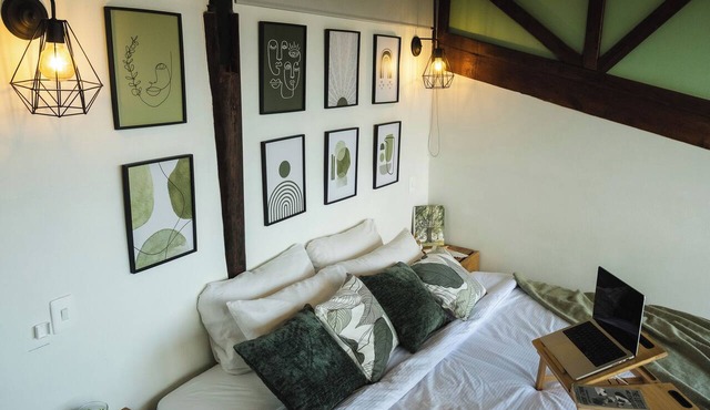 Refined Cabin: panoramic valley views, jacuzzi, steps from Jericó in Jericó