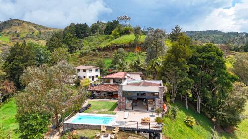 Sahara Lodge Finca de lujo para 30 huespedes Caballos árabes y naturaleza 10 min del pueblo El Retiro in El Retiro