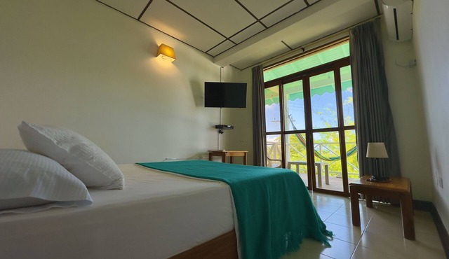 South West Bay Cabañas