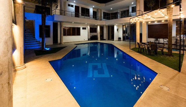 SPECTACULAR HOME WITH PRIVATE POOL in Cali