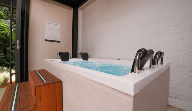 Stunning House Near Provence with Private Jacuzzi in Medellín