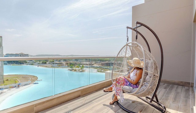 Stunning Lagoon View Apartment with Balcony 2BR for 6