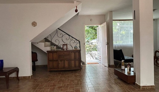 The Cat’s Nail house in Cali