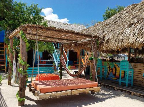 The Wizard & Bar BARU in Playa Blanca