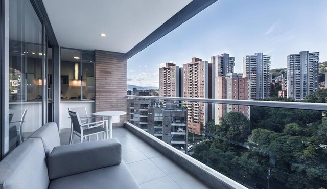 Upscale Modern 2BR Apt ☆ Lleras Park