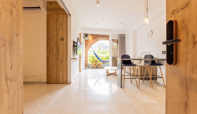 Utopía 3.West–Elegant 2BR Wi-Fi AC Self Check-In in Medellín
