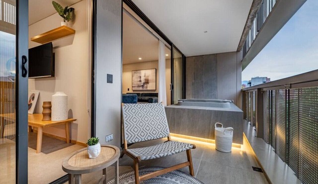 uxury 1BR Apt with private Balcony & Jacuzzi