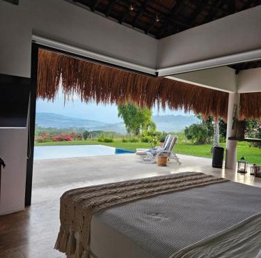 Villa en La Pintada con Piscina
