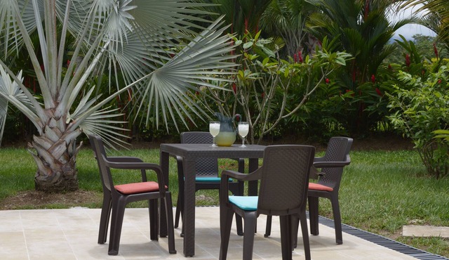 Villa with a private pool and hot tub, fiber-optic Wi-Fi in Restrepo