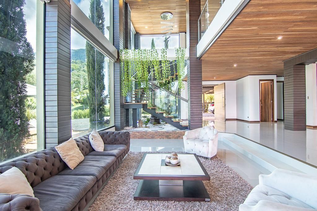 Envigado Villa | Luxury Large pool villa on Envigado