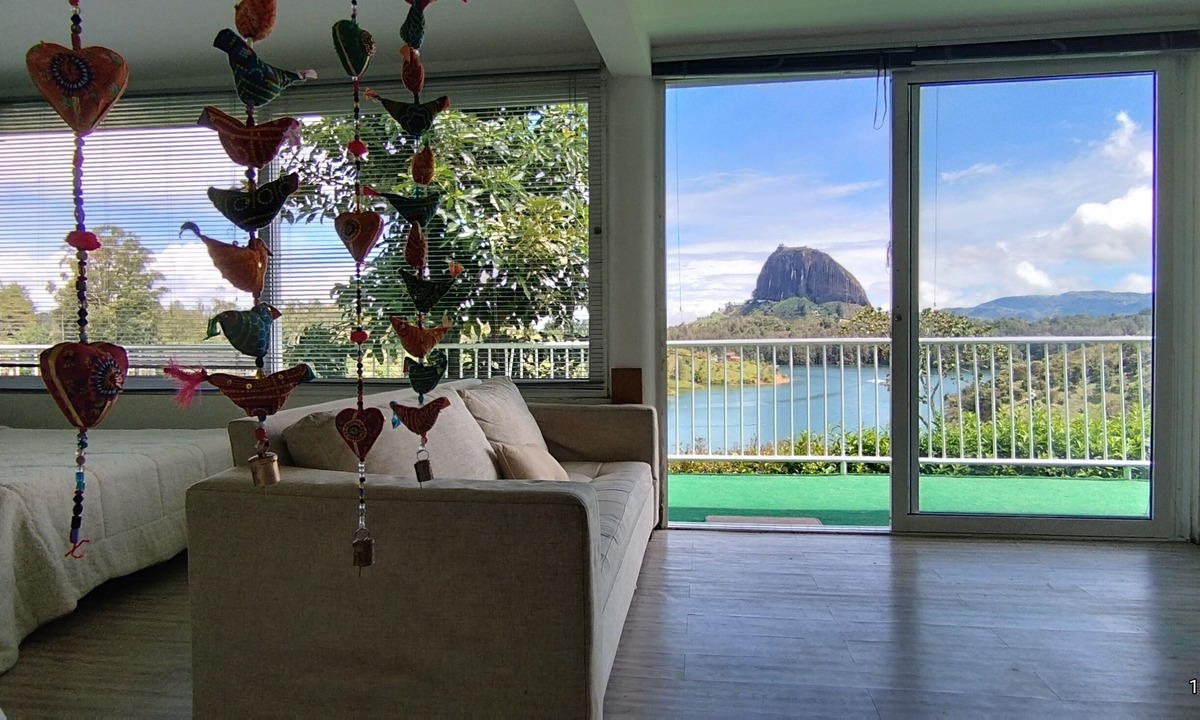 El Penol House | Casa de Campo Con Vista a la Piedra