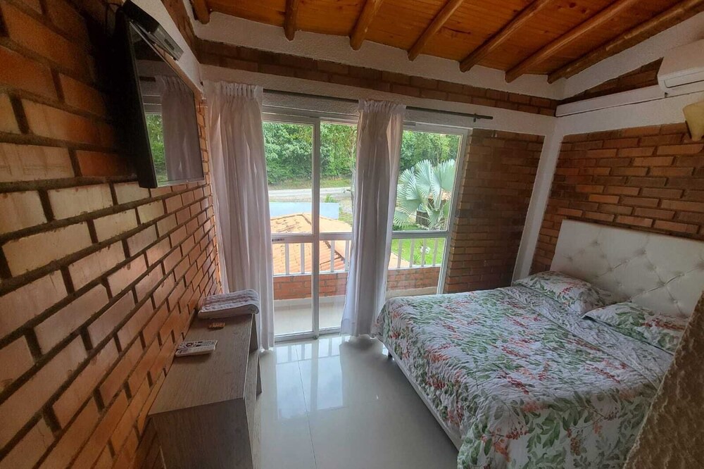 Curiti Hotel | Hotel avión plaza