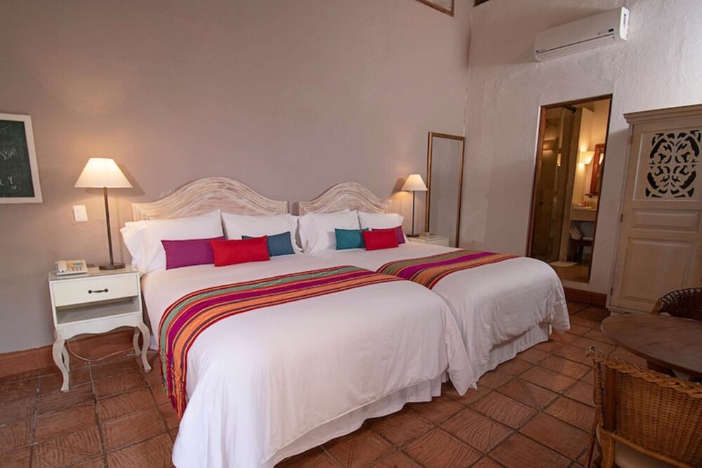 Cartagena Walled City Cabin | Hb-stf Boutique Hotel Room With Jacuzzi Air Conditioning And Wifi