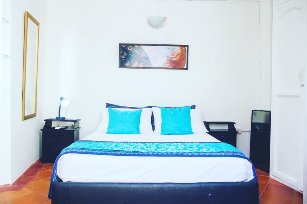 Cartagena Walled City Cabin | Hpt-sm1 Hotel Room In Getsemani With Pool, Breakfast And Wifi