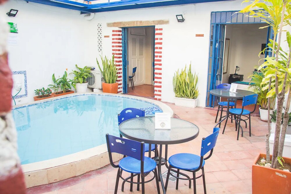 Cartagena Walled City Cabin | Hpt-sc1 Hotel Room In Getsemani With Pool, Breakfast And Wifi