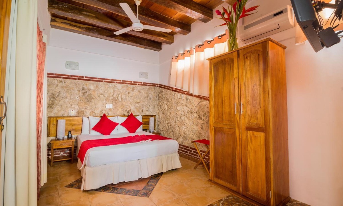 Cartagena Walled City Hotel | Hotel 3 Banderas