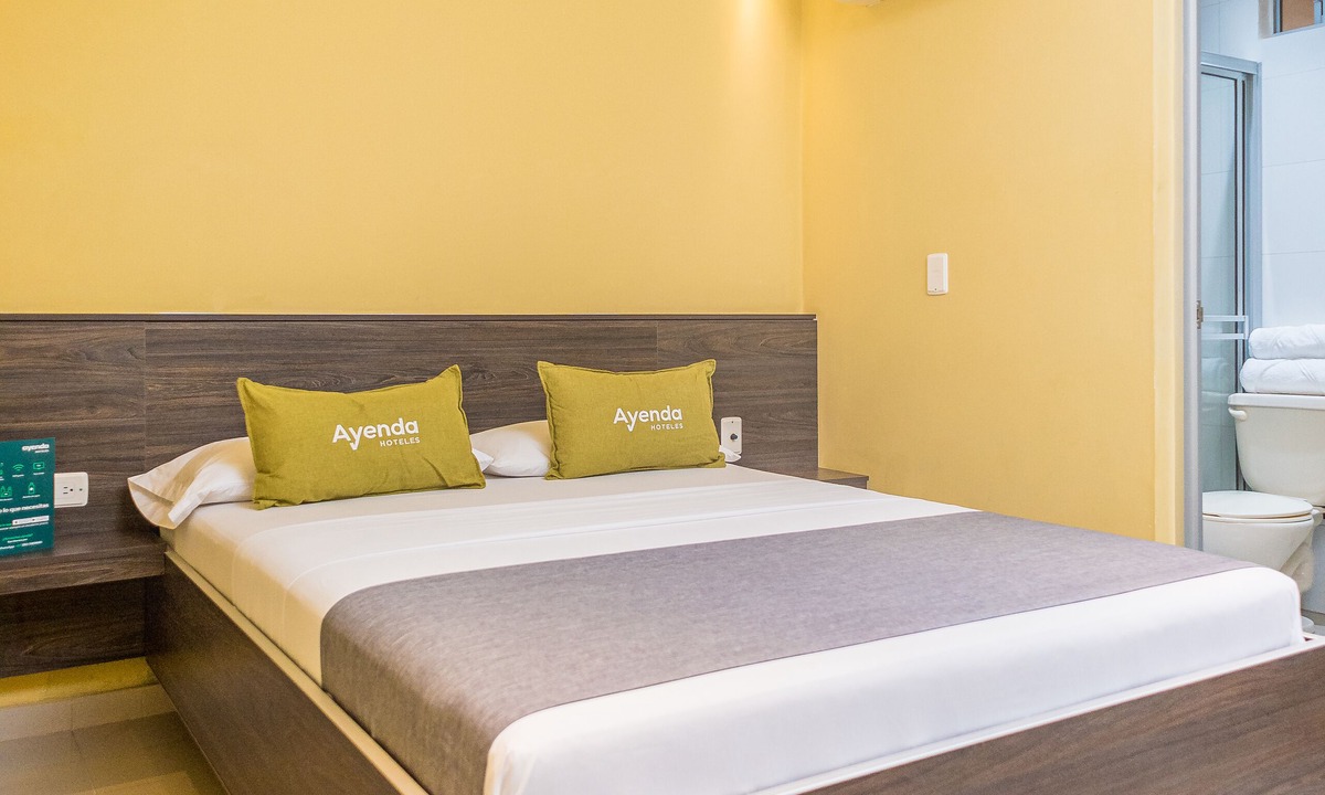 Metropolitana Hotel | Hotel 56 Avenue Plaza