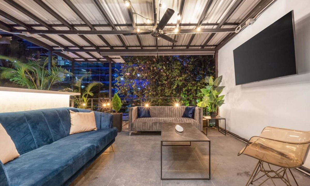 Zona Rosa Villa | Casa Madera Parque Lleras With Private Jacuzzi