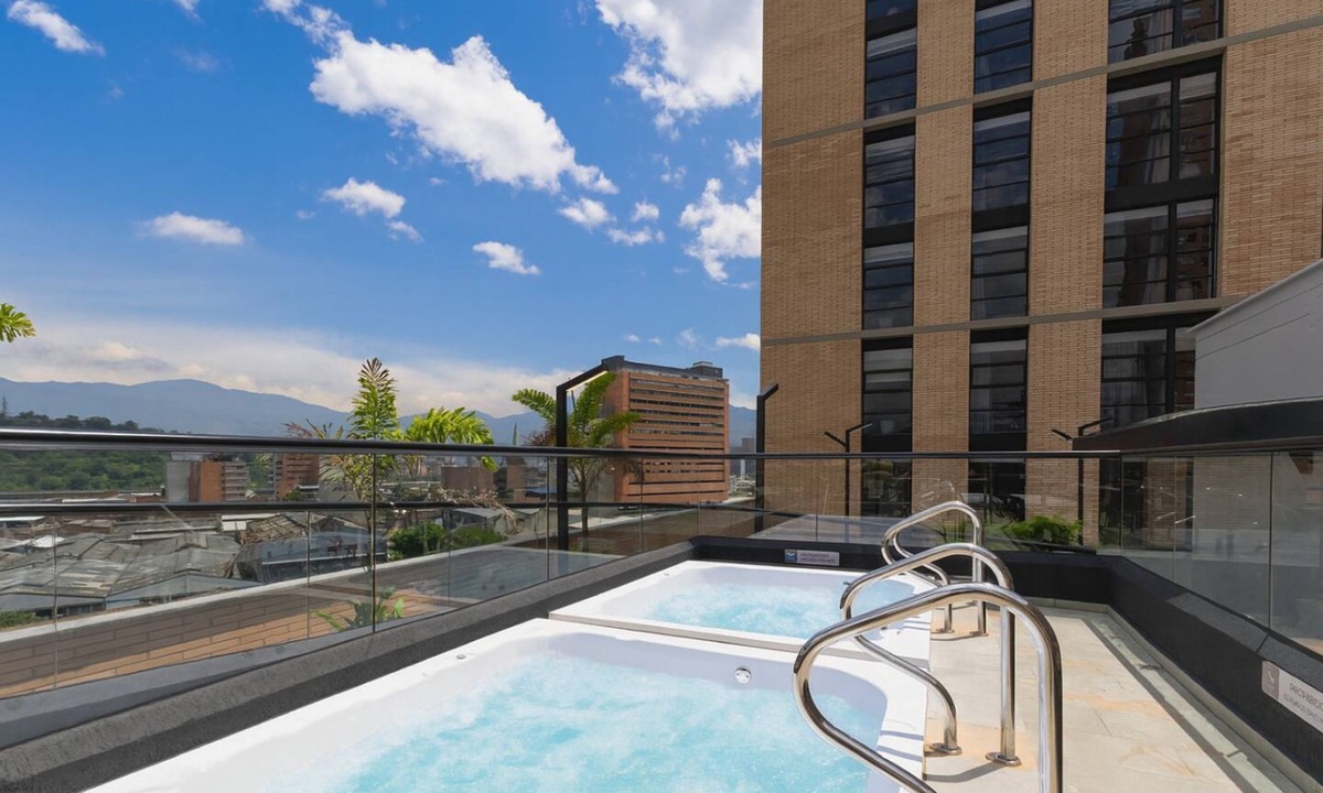 San Diego Apartment | Metropolitan Living 1515