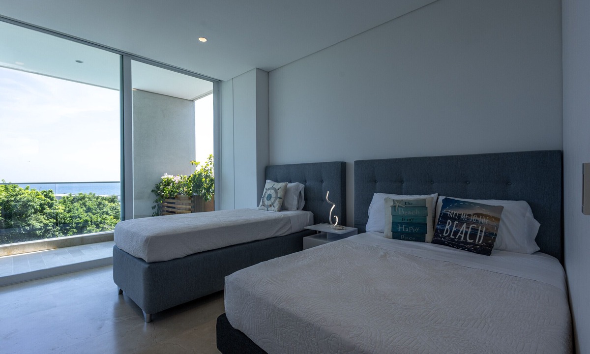 Porto Nao Villa | Tropical Villa w Pool Dock Access