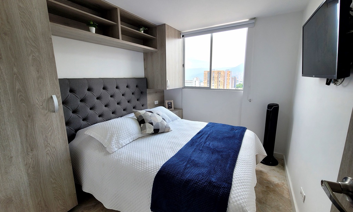 Sabaneta Apartment | Modern High-Rise 2/2 Apartment with City View.