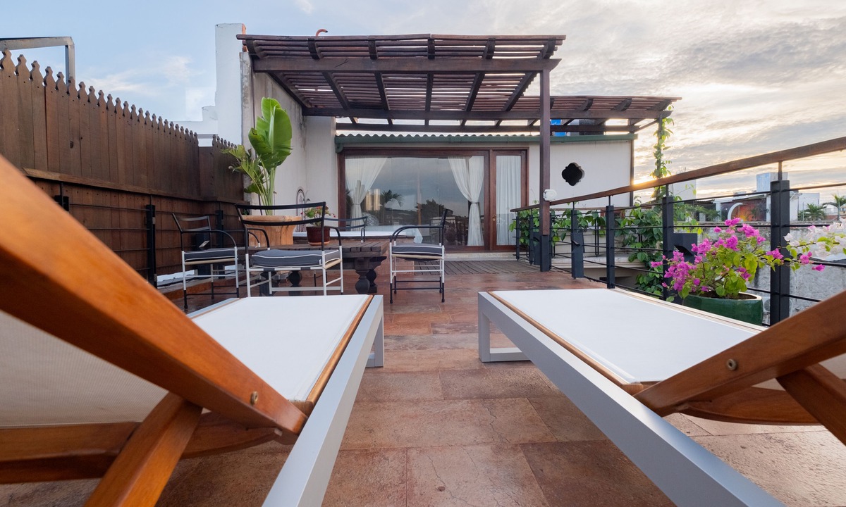 Cartagena Walled City Villa | Luxury 5BR House W Jacuzzi & Pool