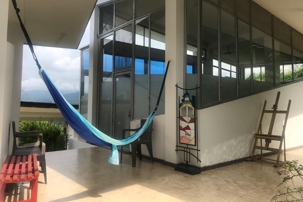 La Mesa House | Espectacular Casa de Campo con Hermosa Vista a la Cordillera Rodeada de Jardines