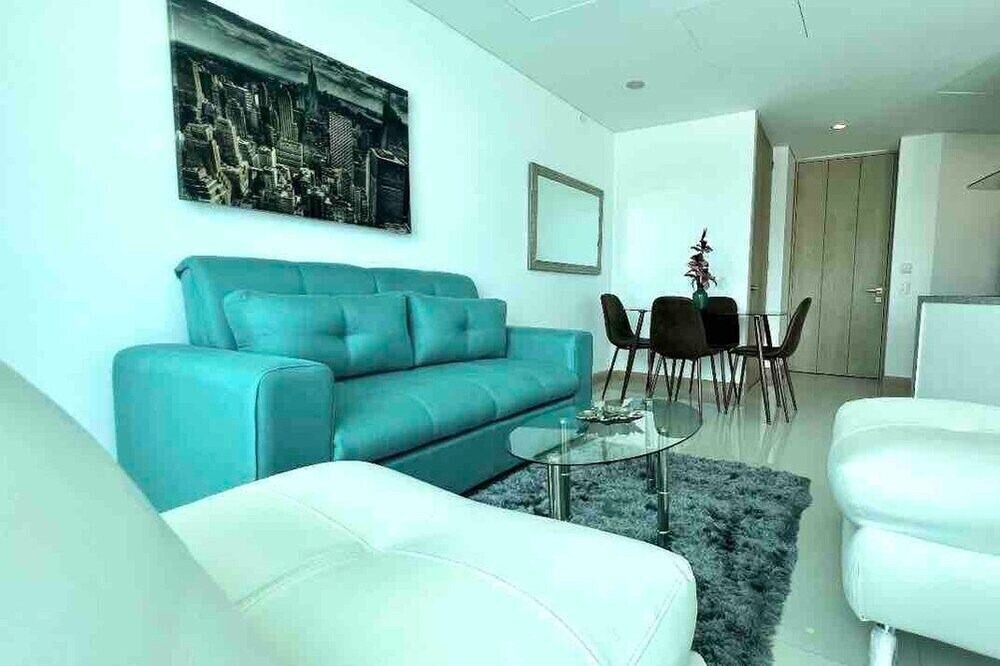Riomar House | Luxury Apartment Hilton WI-FI, TV, Pool and Gym