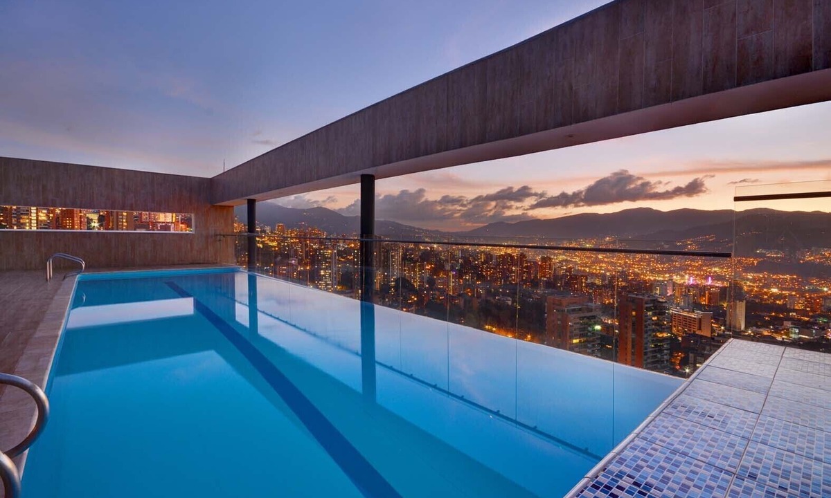 Las Lomas I Apartment | Beautiful Balcony Apartment with A/C in El Poblado!