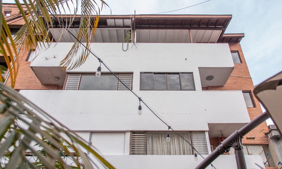 Astorga Apartment | Cozy Penthouse next to Poblado Park with Large Balcony and A/C