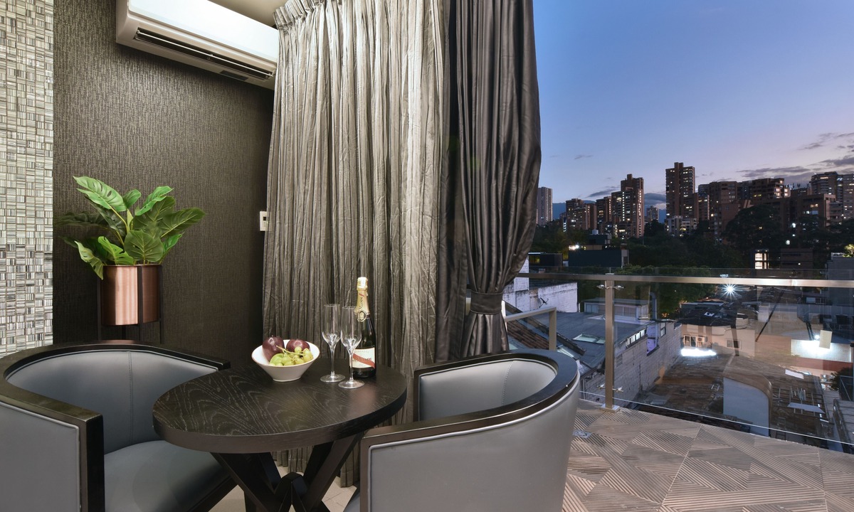 El Poblado Hotel | Luxury Combo Apartments with Jacuzzis and View