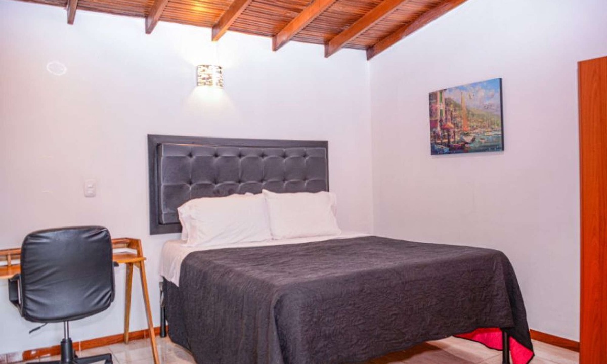 El Poblado Apartment | 6 Bedroom Ac House 7 bathrooms