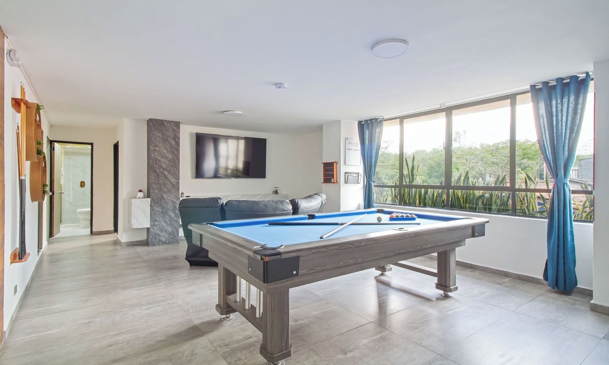 Zona Rosa Apartment | 5-bedroom Combo apartment in lleras Medellín with AC
