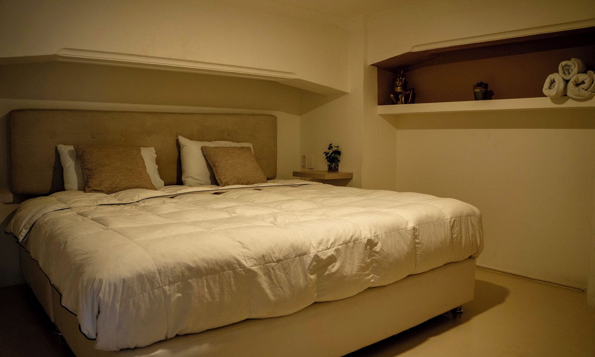 Cartagena Walled City Apartment | Elegant Historic 2BR Retreat in the Heart of the Old City. Cartagena de Indias.
