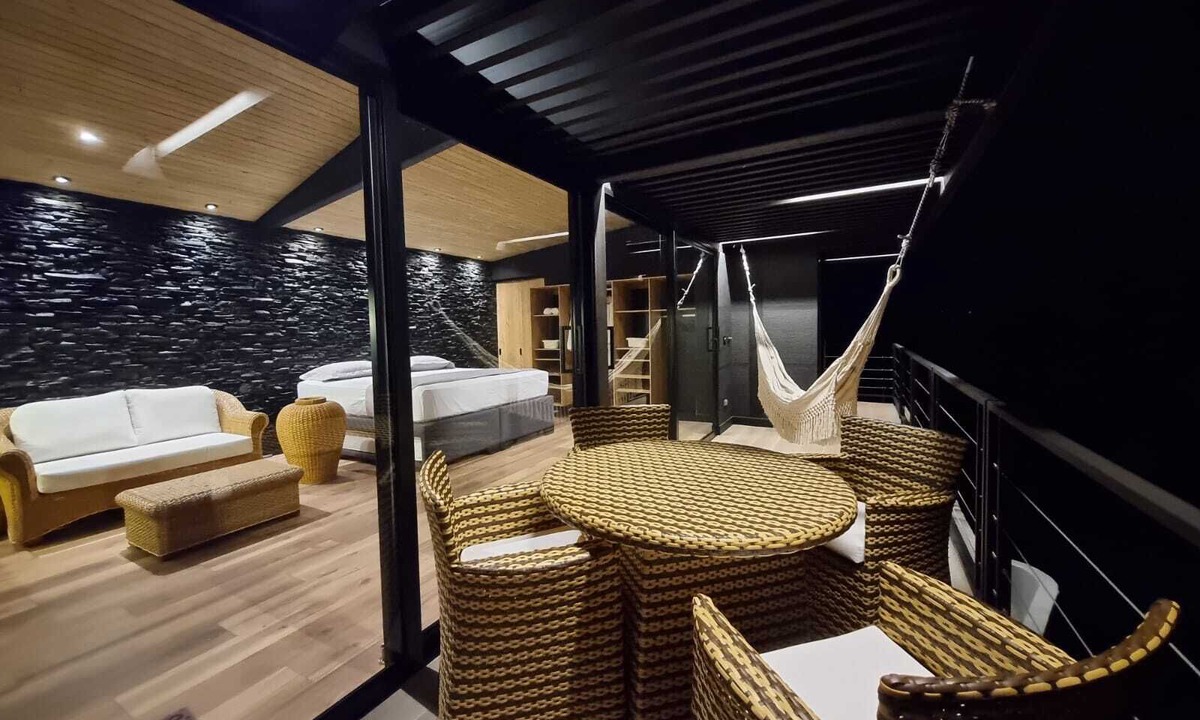 Pereira Cabin | Maranatha Grotto&Boutique. Glamorous Lodge & Cycladic Grotto-Type hot tub