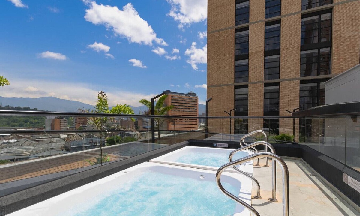 San Diego Apartment | Sunrise to Soak – 1BR El Poblado + Jacuzzi
