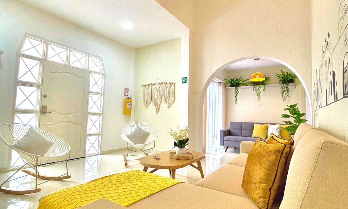 Manga House | Charming 2BR House 5 Min to Old City Walls, A/C