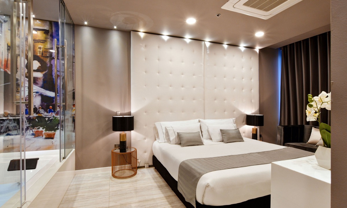 Popular Apartment | Luxury Suite w/HotTub at the heart of Lleras Park