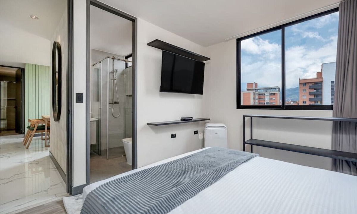 Laureles - Estadio Apartment | New Luxe apt in Laureles with AC and fast Wifi