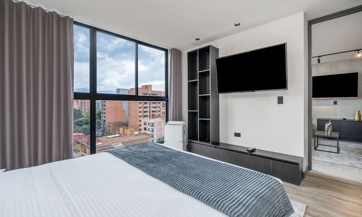Laureles - Estadio Apartment | Luxury 7th floor apt 3BR near Laureles second park