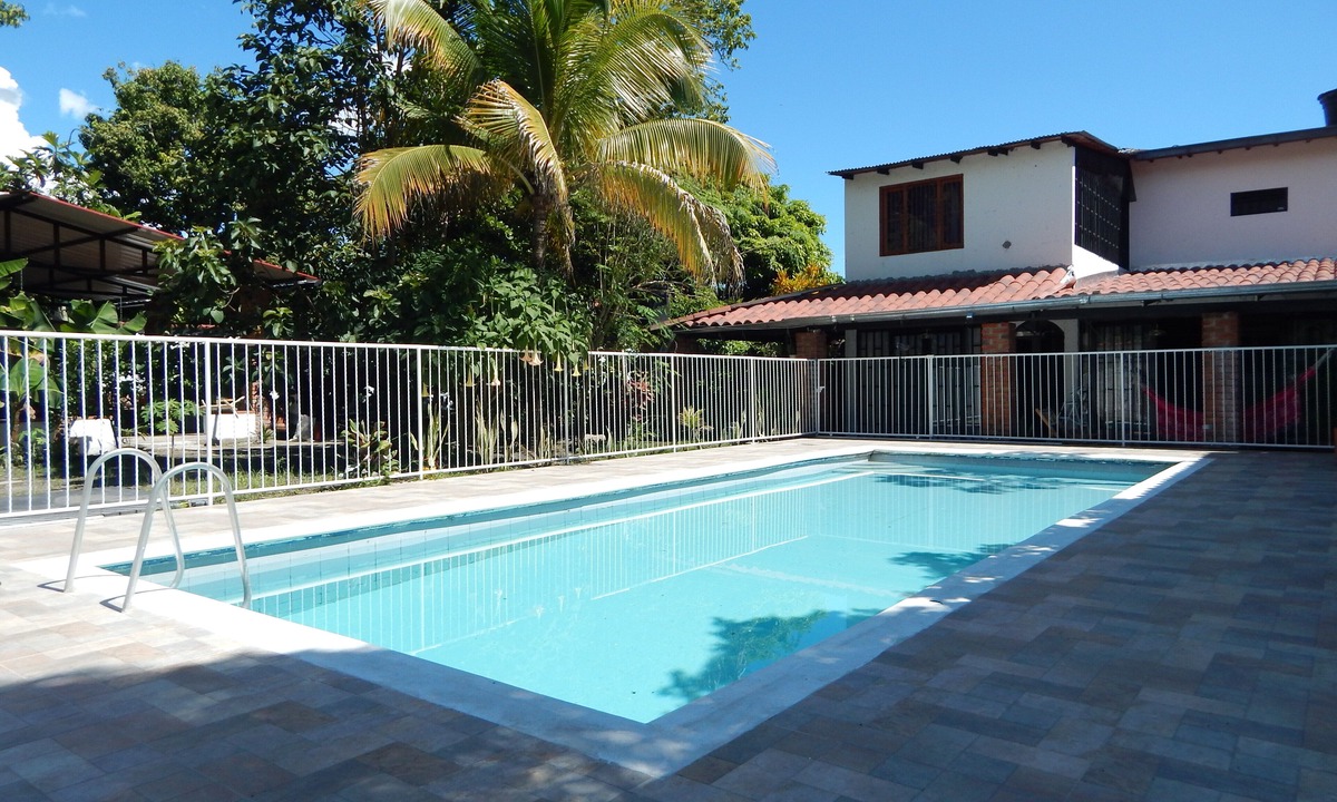 Garzon Bed & Breakfast | Double room with private bathroom - Direct access to the hallway
