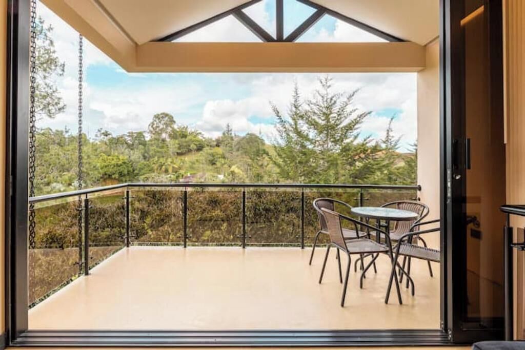 Marinilla Apartment | Modern Mountain Spa Villa: Turkish & Jacuzzi