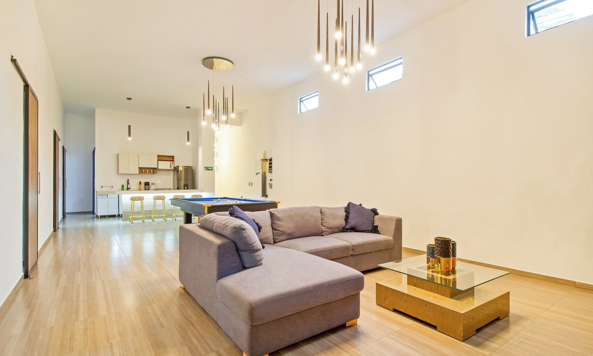 Zona Rosa Apartment | 12-bedroom apartment with AC in Next to Park LLeras! Two Jacuzzis on per level!