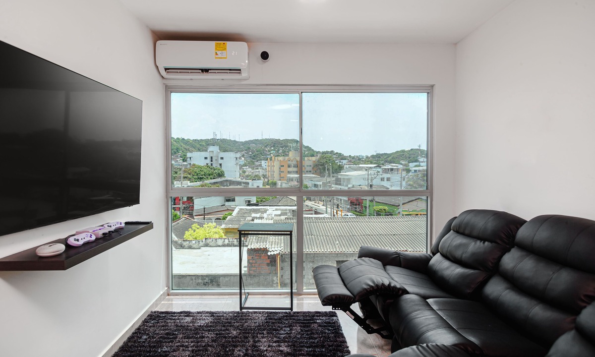 Torices Condo | Luxury CTG Condo Near Beach Cold Air Conditioning & Hot Water! Fast WiFi