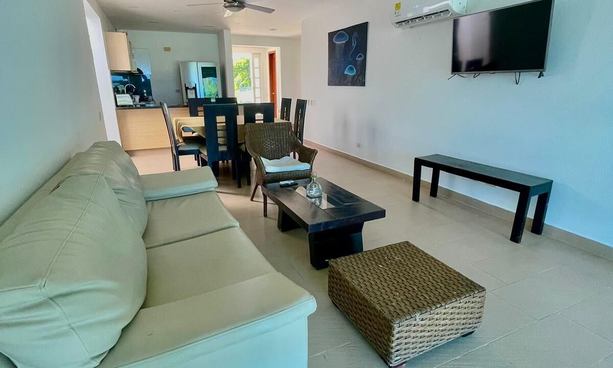 La Boquilla Villa | Oceanfront Mansion With Pool 3