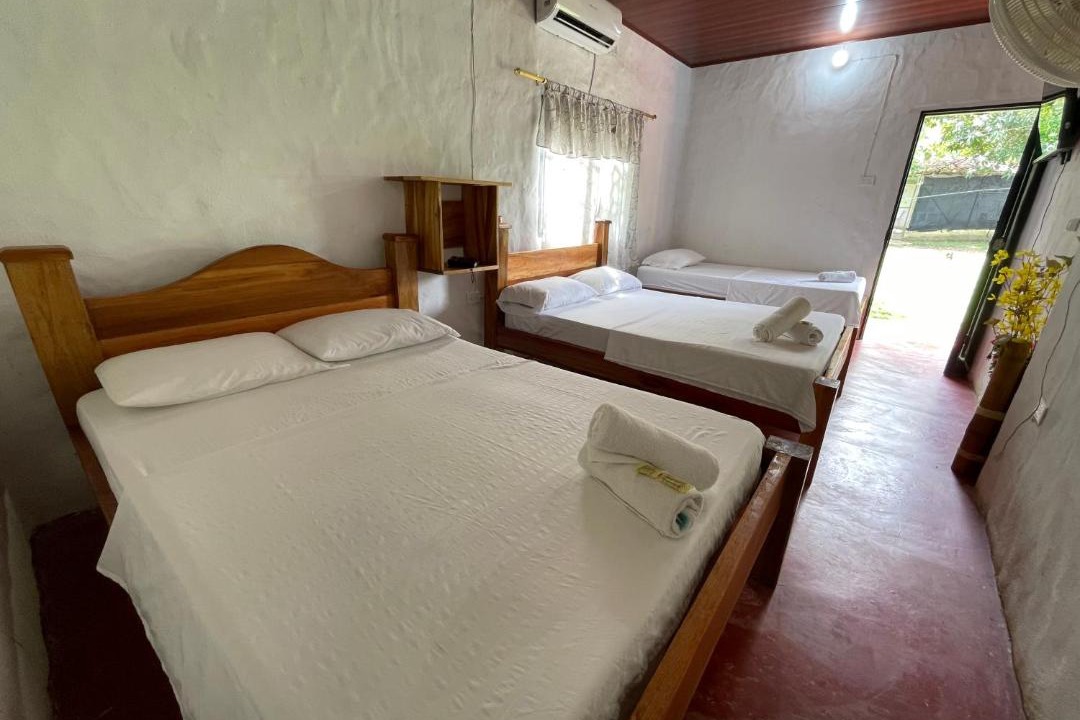 Puerto Triunfo House | Finca Monteverde en Doradal Piscina jacuzzi y naturaleza hasta 30 personas