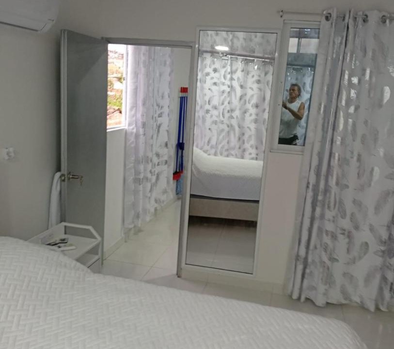 Cartago Apartment | Apartasuite Moderno con Aire Acondicionado, WiFi 900MB y Acceso Autónomo