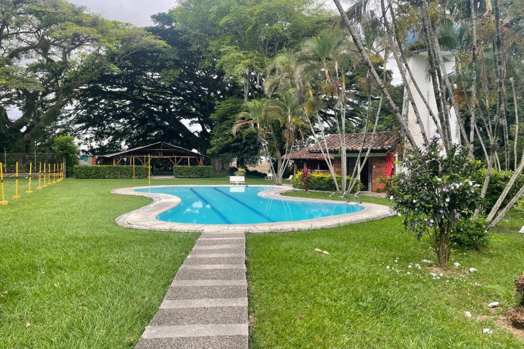 Guadalajara de Buga House | Casa Campestre con piscina Ideal para familias y grupos cerca de Buga