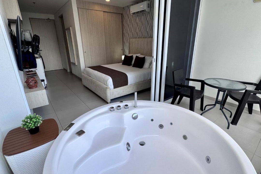 Santa Marta Apartment | Suite con Jacuzzi y vista al mar piso 13