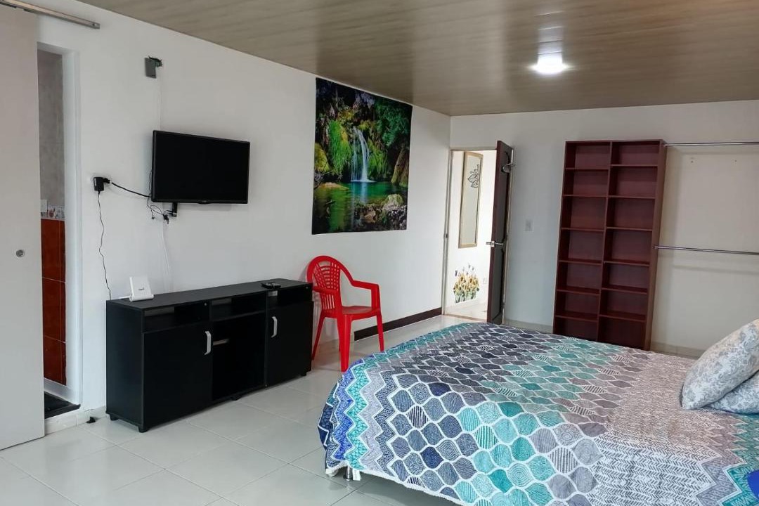 Suba House | Amplia habitación con baño grande
